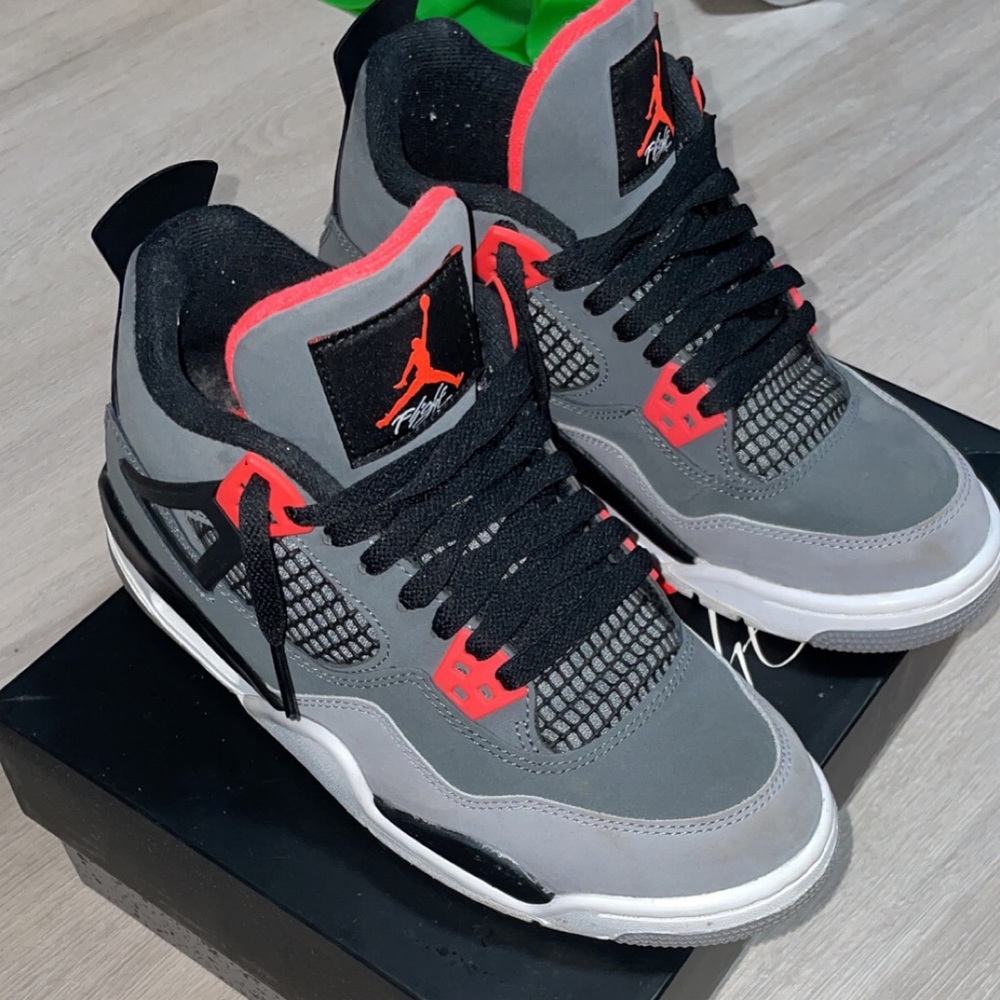 Jordan 4 woman